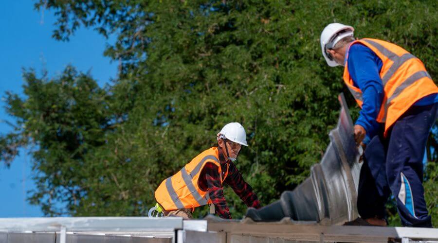 Professional gutter cleaning in Centreville, AL